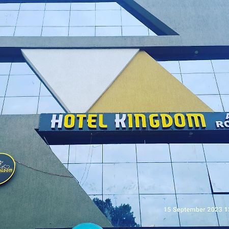 Hotel Kingdom Gandhinagar Bagian luar foto