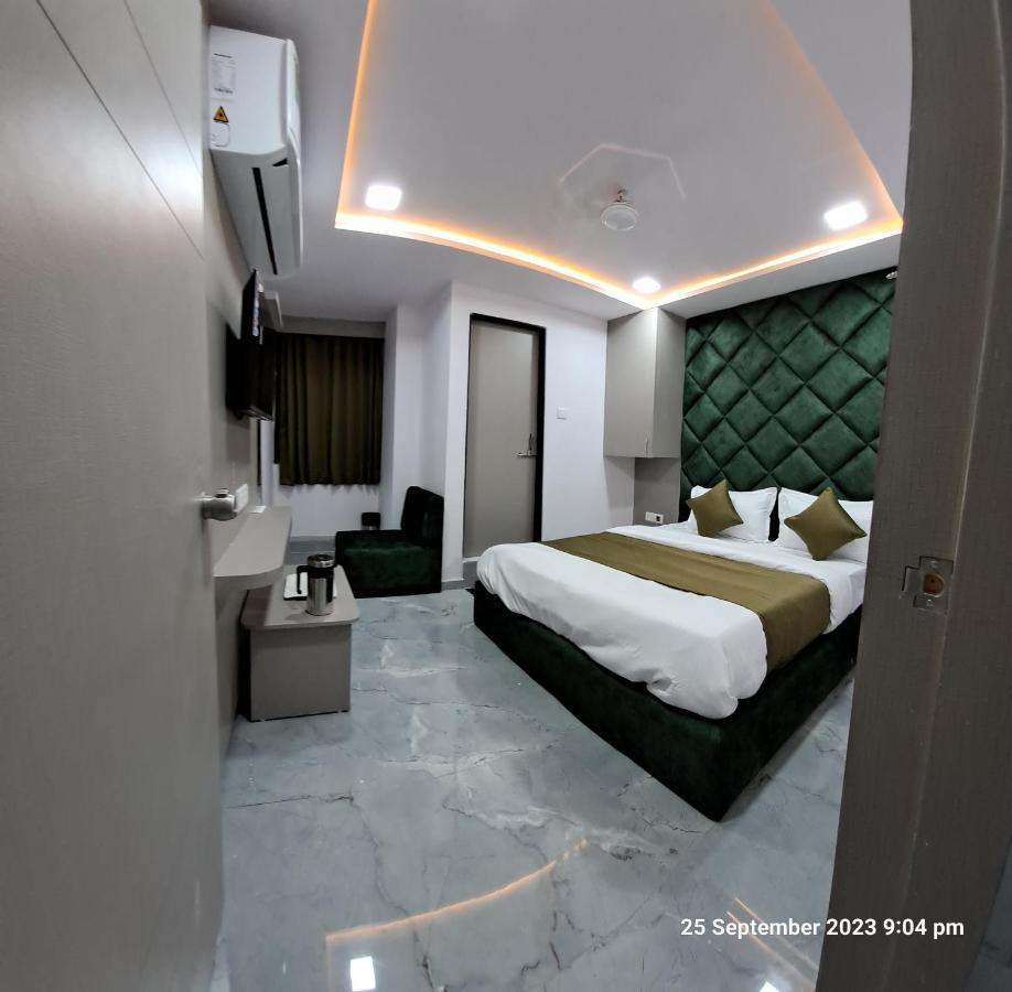 Hotel Kingdom Gandhinagar Bagian luar foto