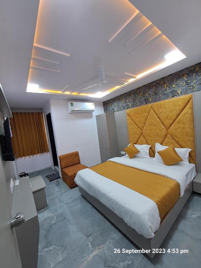 Hotel Kingdom Gandhinagar Bagian luar foto