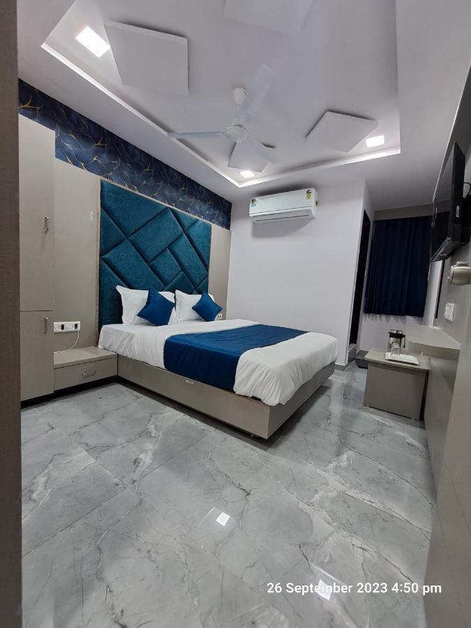 Hotel Kingdom Gandhinagar Bagian luar foto