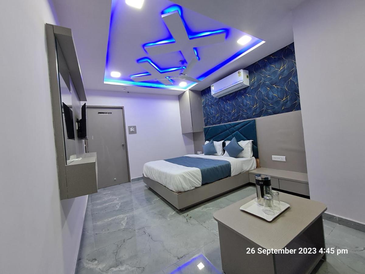 Hotel Kingdom Gandhinagar Bagian luar foto