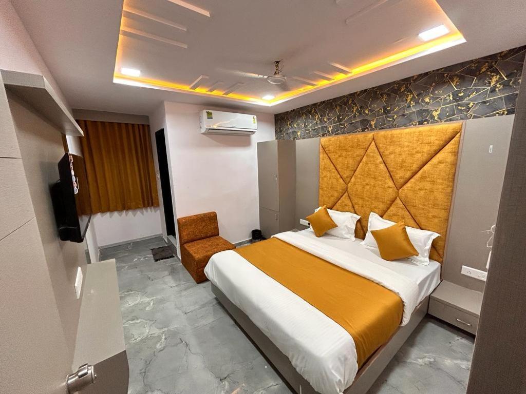 Hotel Kingdom Gandhinagar Bagian luar foto