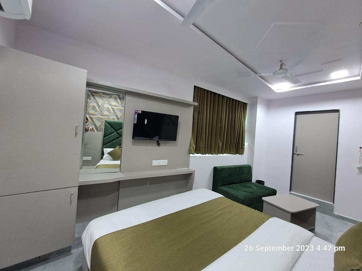Hotel Kingdom Gandhinagar Bagian luar foto