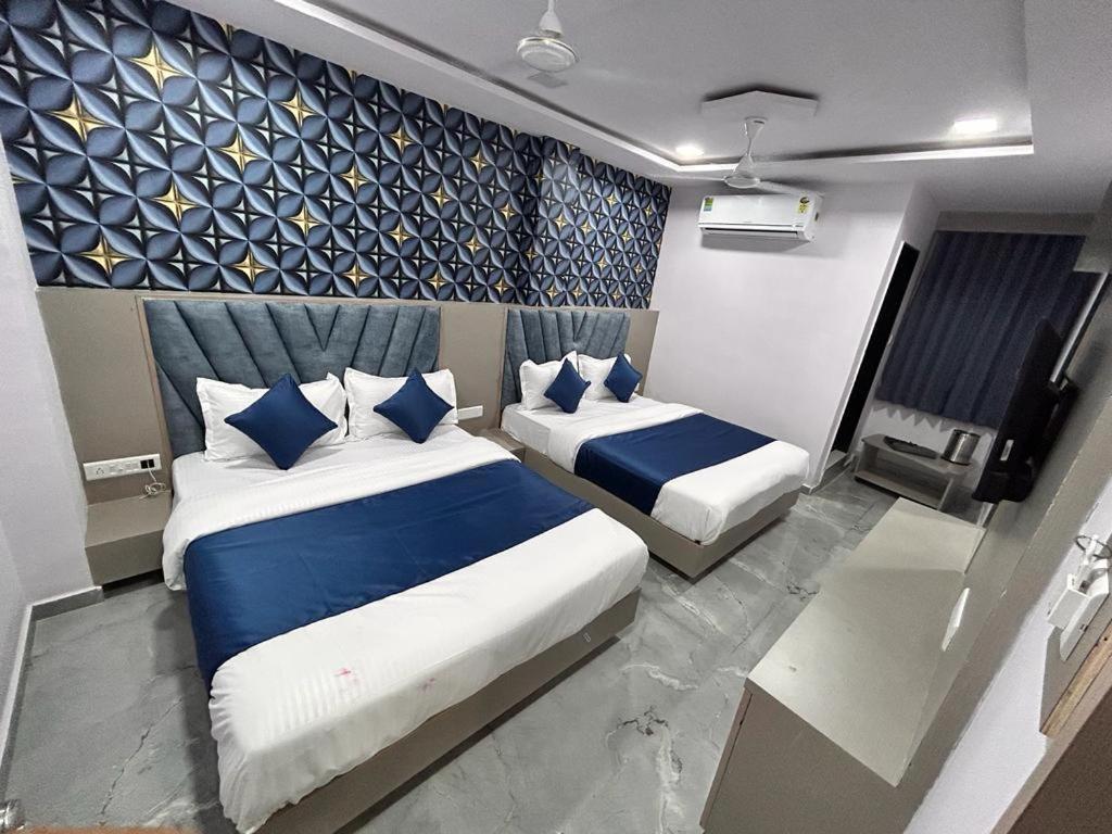 Hotel Kingdom Gandhinagar Bagian luar foto