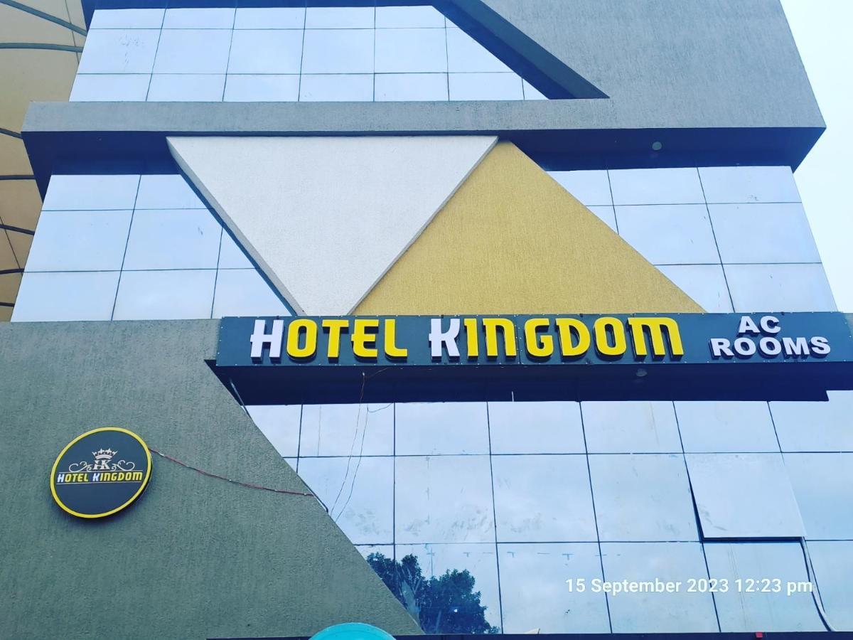 Hotel Kingdom Gandhinagar Bagian luar foto