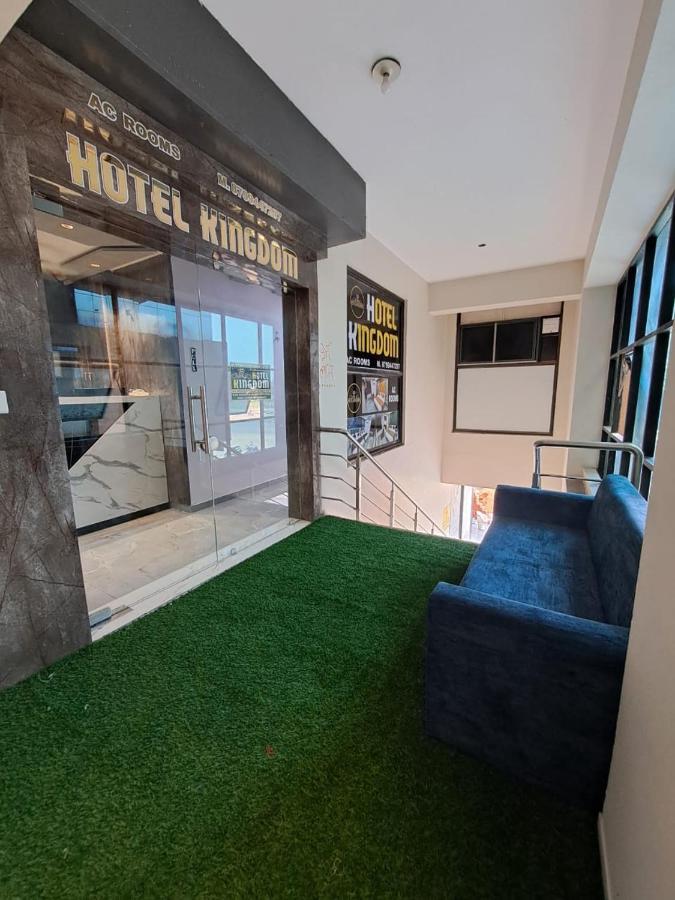 Hotel Kingdom Gandhinagar Bagian luar foto